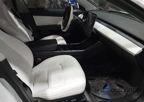 2020 Tesla Model 3 Standard Range Plus Rear-Wheel Drive/Standard Range Rear-Wheel Drive z USA, uszkodzony, nr VIN 5YJ3E1EA4LF703693